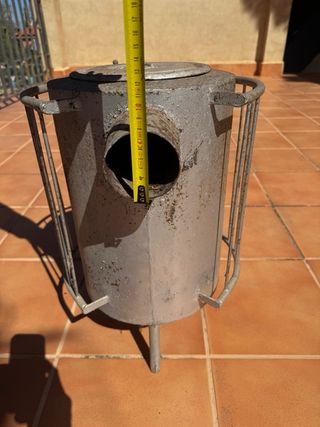Estufa de leña metálica