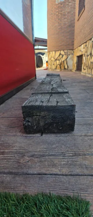 Viga de madera rústica decorativa