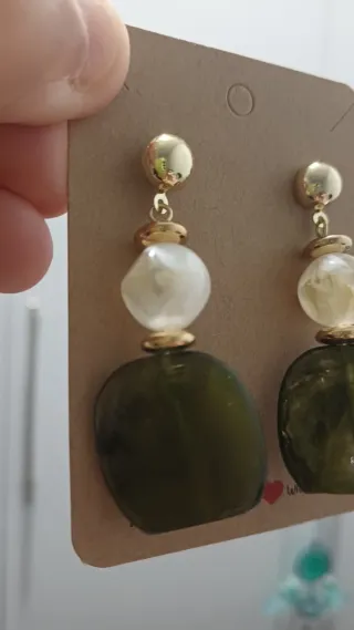 Pendientes largos acrílico verde y blanco