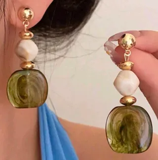 Pendientes largos acrílico verde y blanco