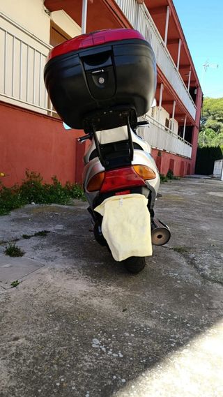 Suzuki Burgman Maxi Scooter Plata 400N 34Cv