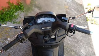 Suzuki Burgman Maxi Scooter Plata 400N 34Cv