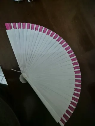 Ventaglio in legno dipinto a mano