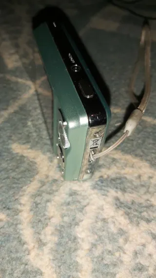 Cámara Sony Cyber dsc-w 210-shot 12.1 MP leer