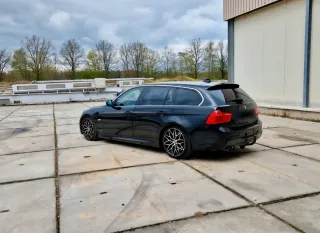 BMW e91  330d pack M
