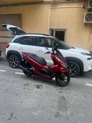 Honda PCX 125 Roja Scooter Automática