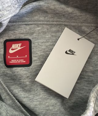 Chaqueta Nike Tech Gris