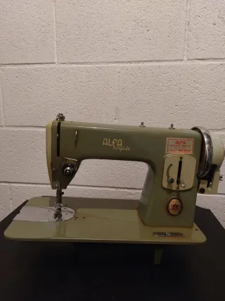 Máquina de coser Alfa Royale