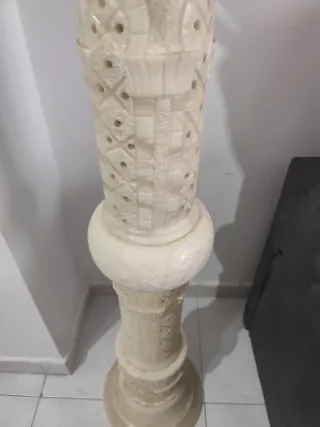 Columna de alabastro beige