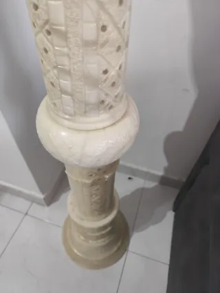 Columna de alabastro beige