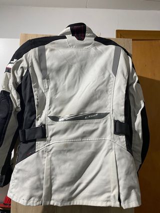 Conjunto de moto. chaqueta talla 36 y pantalón S