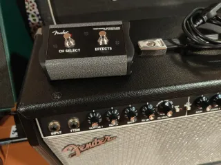 Amplificador Fender Champion 100