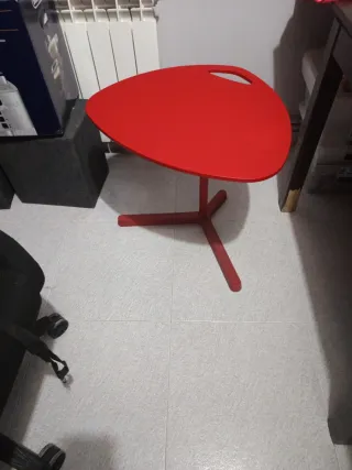 Mesa elevable Ikea roja
