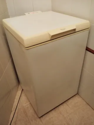 Congelador WHIRLPOOL bajo encimera