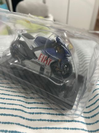 Moto Yamaha YZR-M1 Valentino Rossi 46