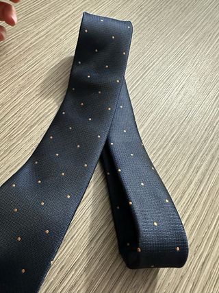 Cravatta blu con pois oro