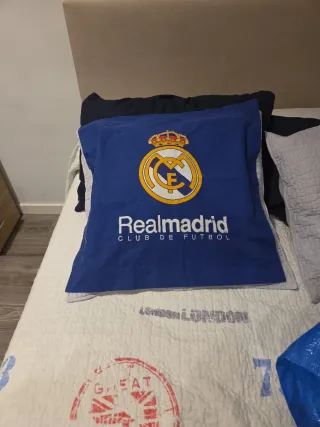 Edredón Oficial Real Madrid Azul y Dorado.