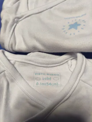 Lote 4 bodies bebé 0-1 mes