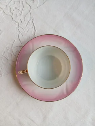 Taza y plato de porcelana