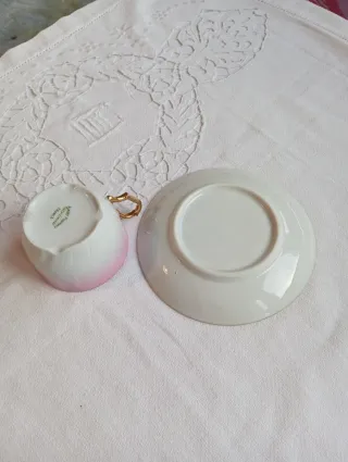 Taza y plato de porcelana