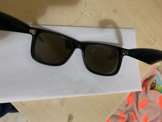 Occhiali da sole Ray-Ban neri e oro