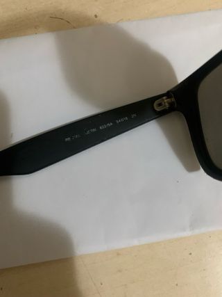 Occhiali da sole Ray-Ban neri e oro