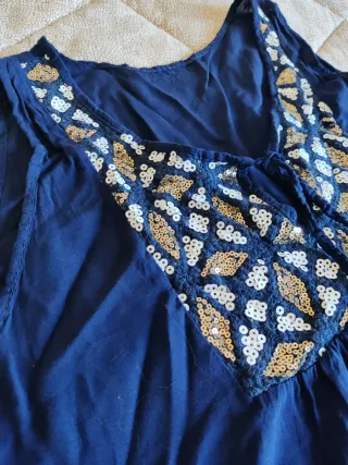 Canotta vintage con paillettes e ricami