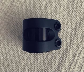 Abrazadera doble Scooter freestyle Negra