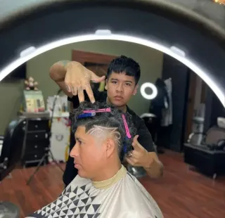 Soy barbero profesional boy a domicilio a recortar