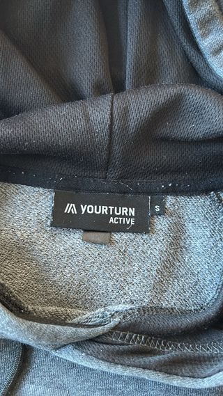 Sudadera gris con logo