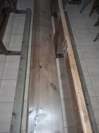 Bancos de iglesia con reposa pies