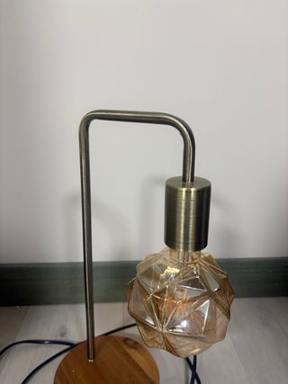 Lámpara de mesa diseño moderno