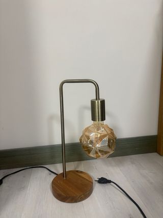 Lámpara de mesa diseño moderno