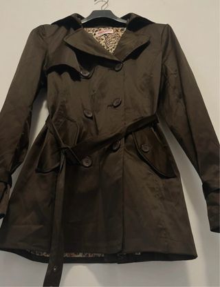 Trench corto marrone nuovo senza cartellino