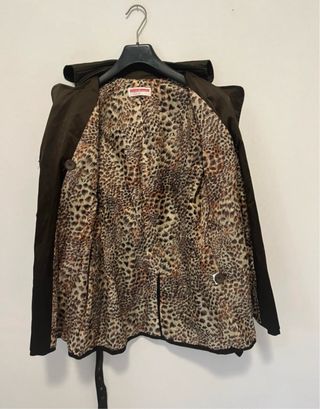 Trench corto marrone nuovo senza cartellino