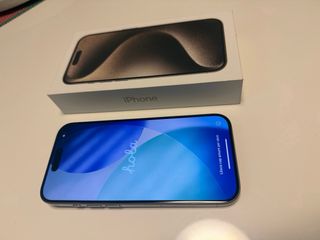 iPhone 15 Pro 128 GB + 5 Fundas