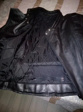 Chaqueta de piel para motocicleta.