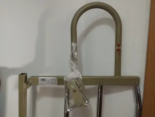 Dos Barra de cama metálica