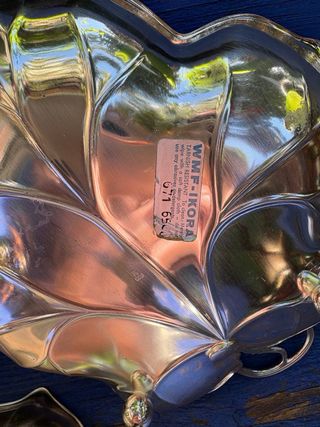 Bandeja antigua hoja de metal plateado.