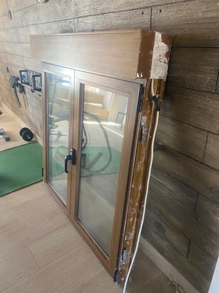 Ventana con persiana eléctrica 125x140