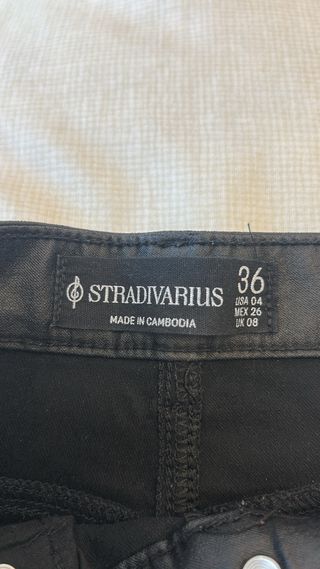 Pantalón efecto cuero Stradivarius Talla 36