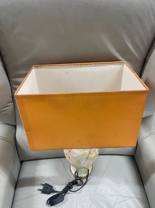 Lampada in ceramica vintage con fiori dipinti