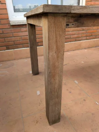 Mesa de madera rústica exterior