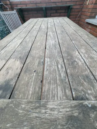 Mesa de madera rústica exterior