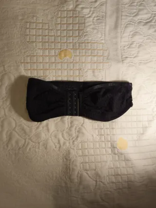Sujetador negro sin tirantes con encaje