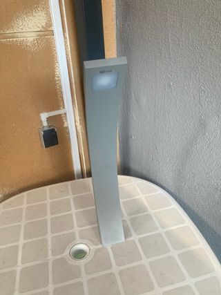 Lámpara LED de pie o pared gris