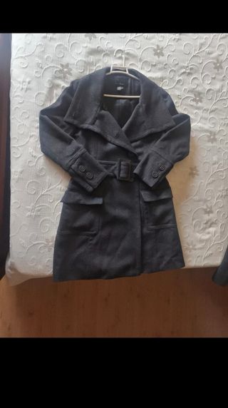 Abrigo gris de mujer