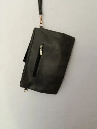 Cartera de mano con diseño tribal