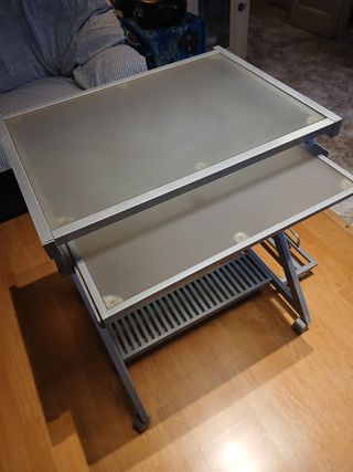 Tavolo per computer Z in vetro e metallo con ruote