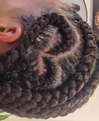 Trenzas de caja con extensiones naranjas